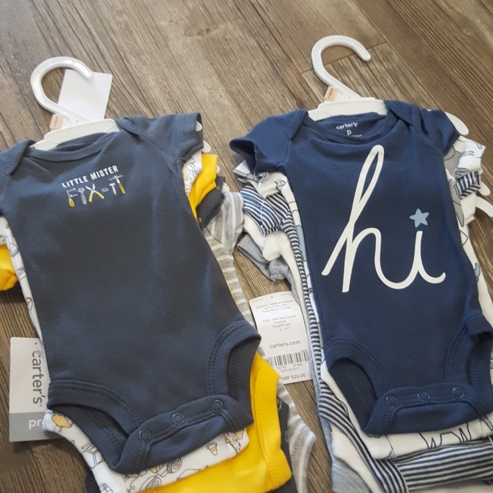 2 packs of premie body suits